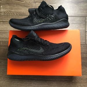 Wmns NIKE Free Run Flyknit Sneakers